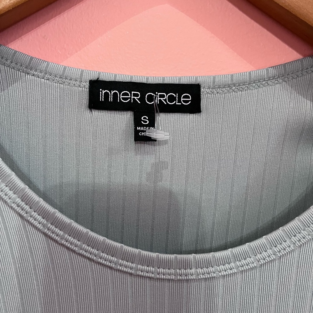 Gray Ribbed Short Sleeve Top - Picture 5 of 6